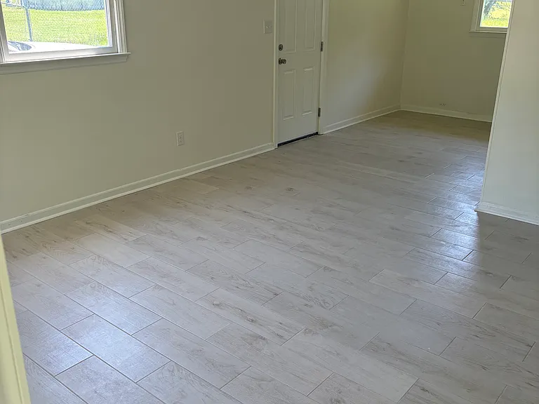 118 Stone Dr — Photo 2