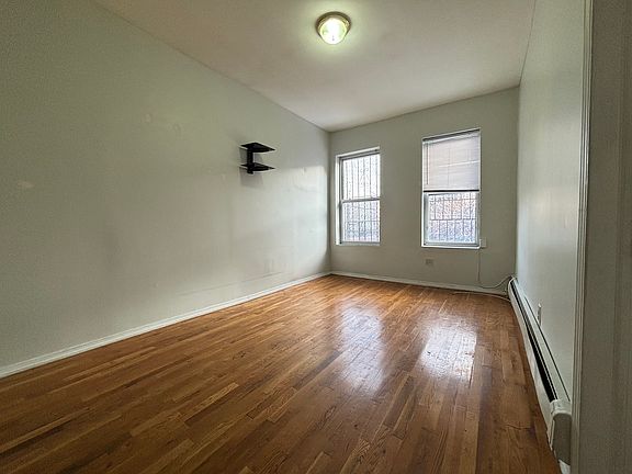 3rd image of 1558 Park Pl #2R