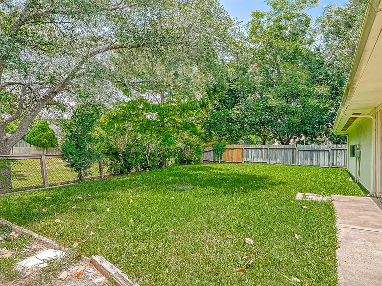 2302 Brook View Ln — Photo 38