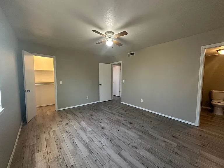 6066 Nw Expy — Photo 22