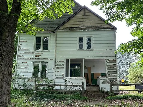 7589 Front St, Thompsonville, MI 49683