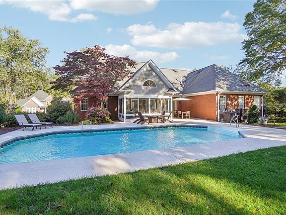 2nd image of 102 Lockmere Ct