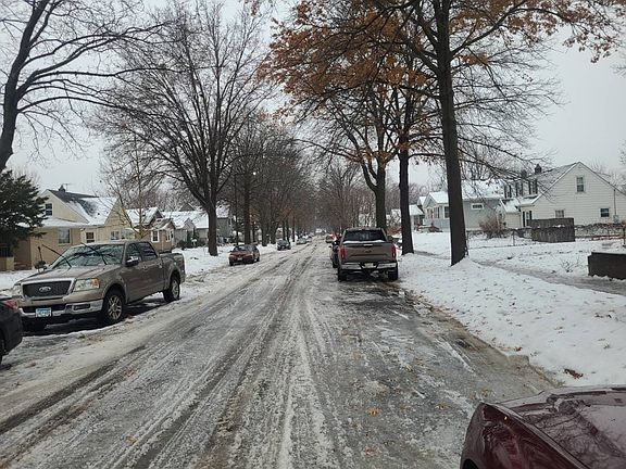 5th image of 1885 Hawthorne Ave E