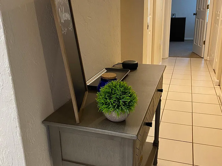 Entrance table