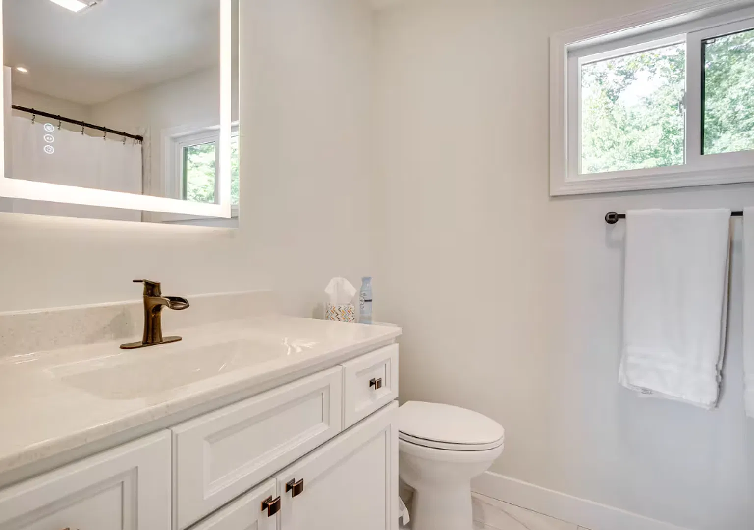 3 bed, 1938 sqft, $2,000 — Photo 1