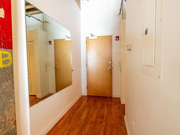 5th image of 423 E 3rd St APT 217