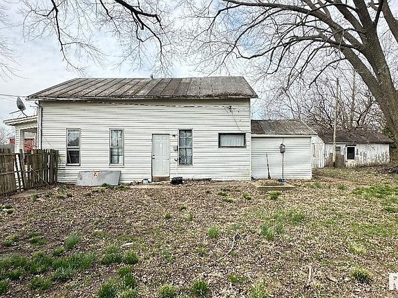 3rd image of 104 W Edwards St
