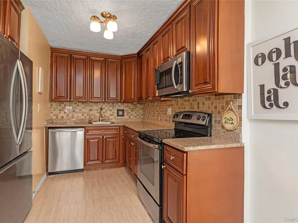 9-20 166 Street #4D, Beechhurst, NY 11357