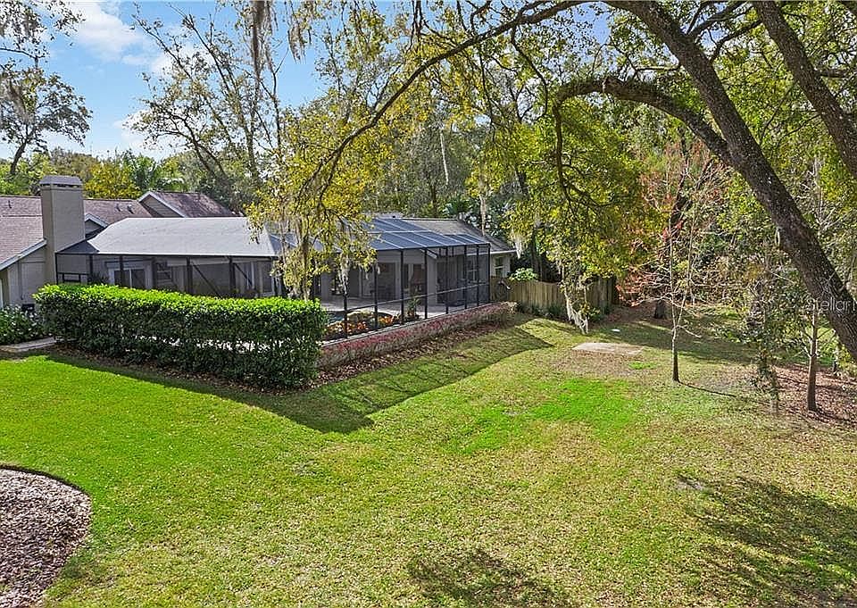 2nd image of 121 Lake Oaks Blvd