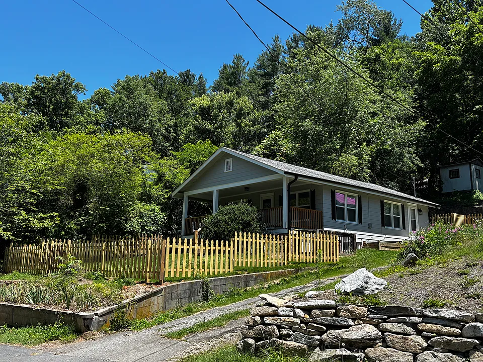 23 Sycamore St