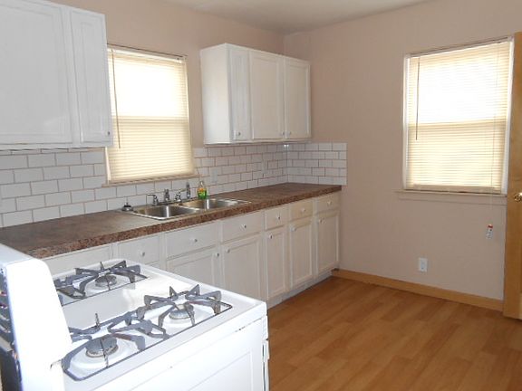 3rd image of 403 W Thomas St