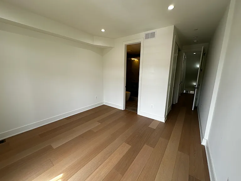 517 M St NE #1 — Photo 28