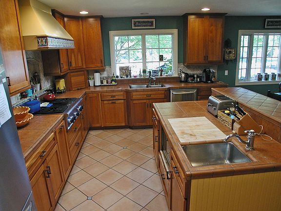 5th image of 1824 Constitution Ct