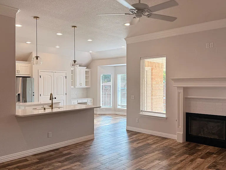 5007 Cy Young Dr — Photo 4