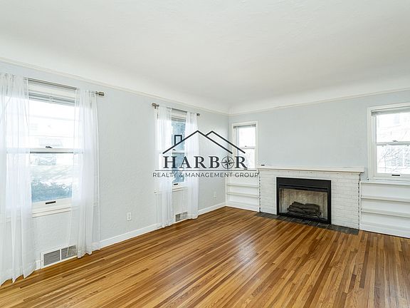 4th image of 116 16th Ave NW