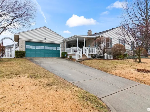 18 Maple Ct, Decatur, IL 62526