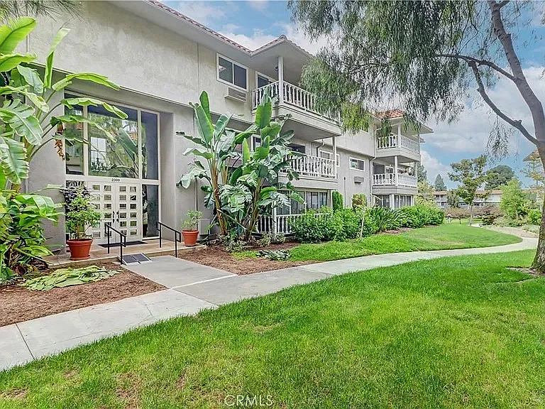 2 bed, 1199 sqft, $2,950 — Photo 2