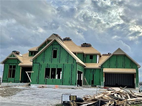 2nd image of 17424 Crystal St