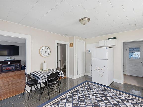 5th image of 323 Gamble St