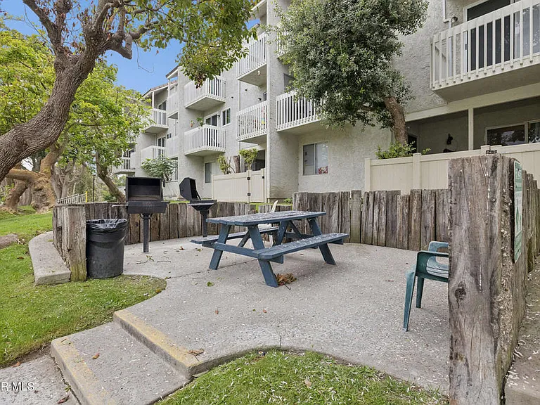 201 S Ventura Rd #7 — Photo 32