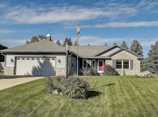 160 W Fairfield Ct, Oak Creek, WI 53154