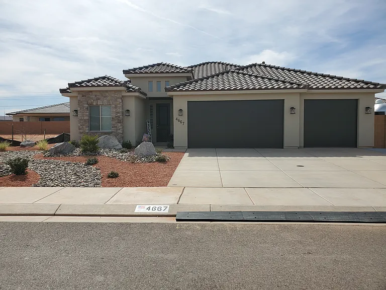4667 S 3100 W — Photo 1
