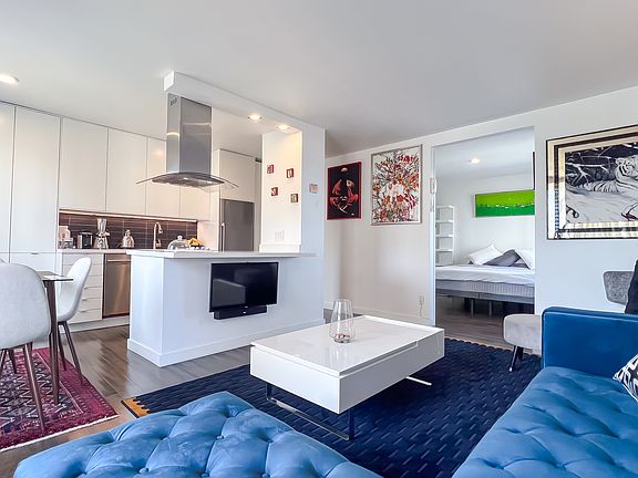 3rd image of 1146 Harwood St #703