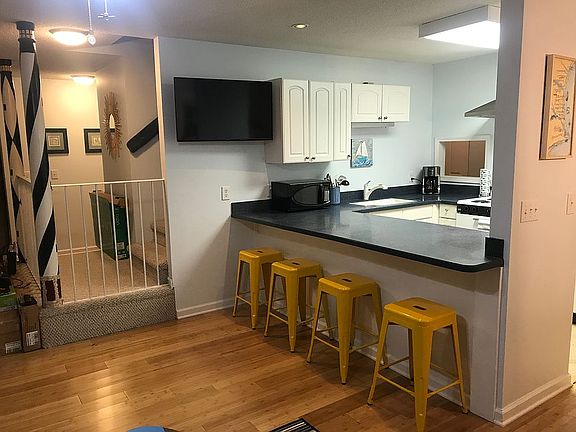 3rd image of 2714 W Dolphin Dr