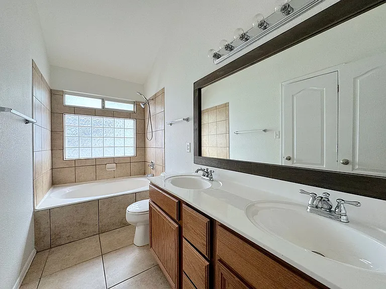 6404 Kenmore — Photo 18