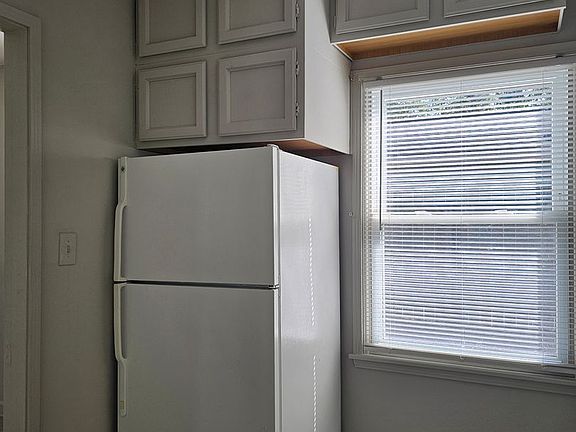 2nd image of 6 Greenbrier Ct