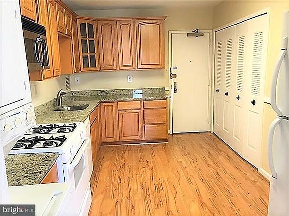 4th image of 3705 S George Mason Dr APT 2403S