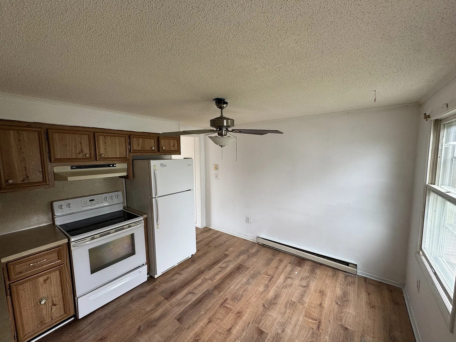 138 RUBY ST - . — Photo 4