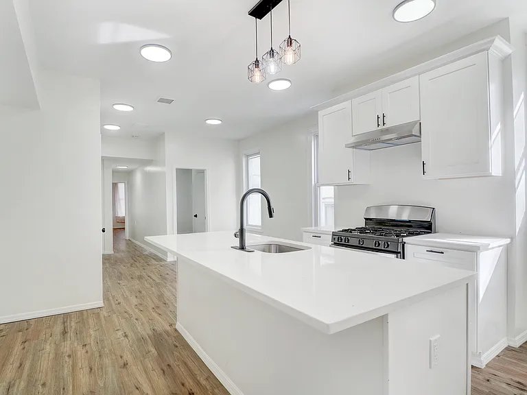74 Winthrop St #1 — Photo 3
