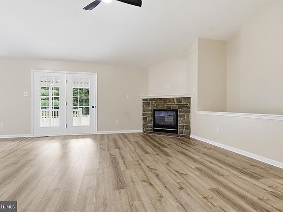 4th image of 100 Cedar Dr