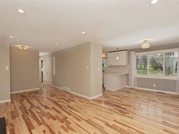 3rd image of 6674 Oakwood Dr