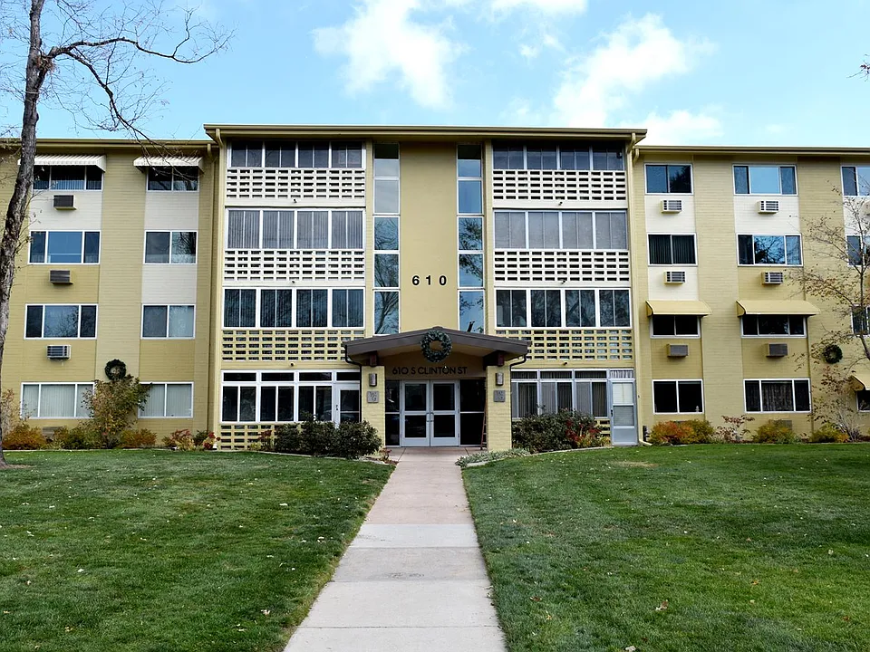 610 S Clinton St #4C