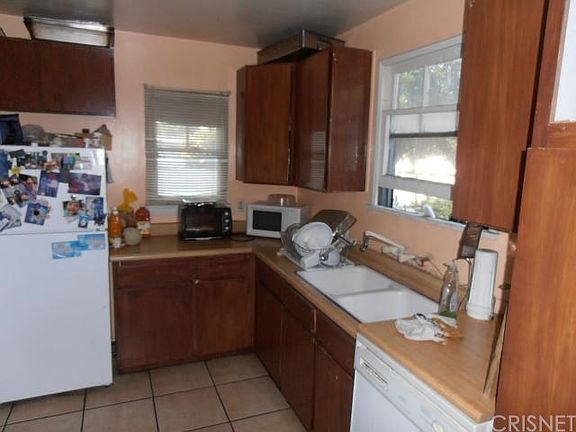 4th image of 7443 Woodley Ave