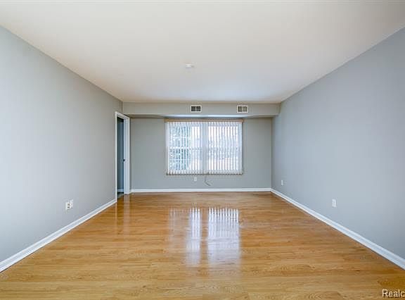 4th image of 966 Bloomfield Village Blvd APT H