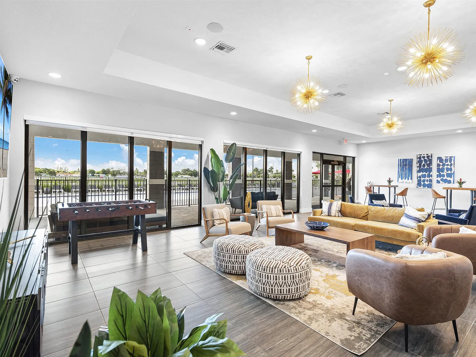 Vista Lago Apartments — Photo 4