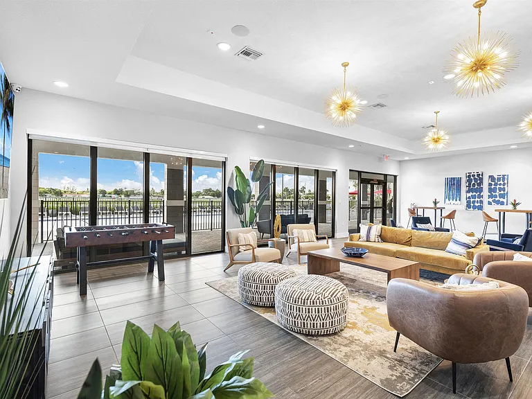 Vista Lago Apartments — Photo 3