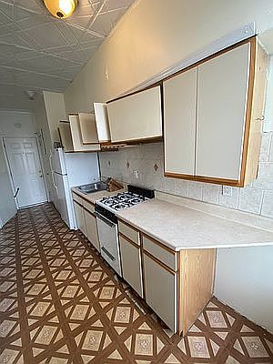 4th image of 115 Van Brunt St APT 3R