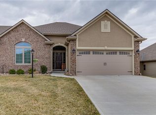 4710 Stonebridge Dr W, Saint Joseph, MO 64505