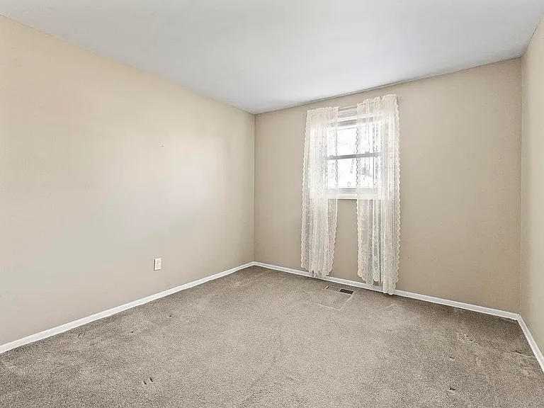 603 E Warfield St — Photo 18
