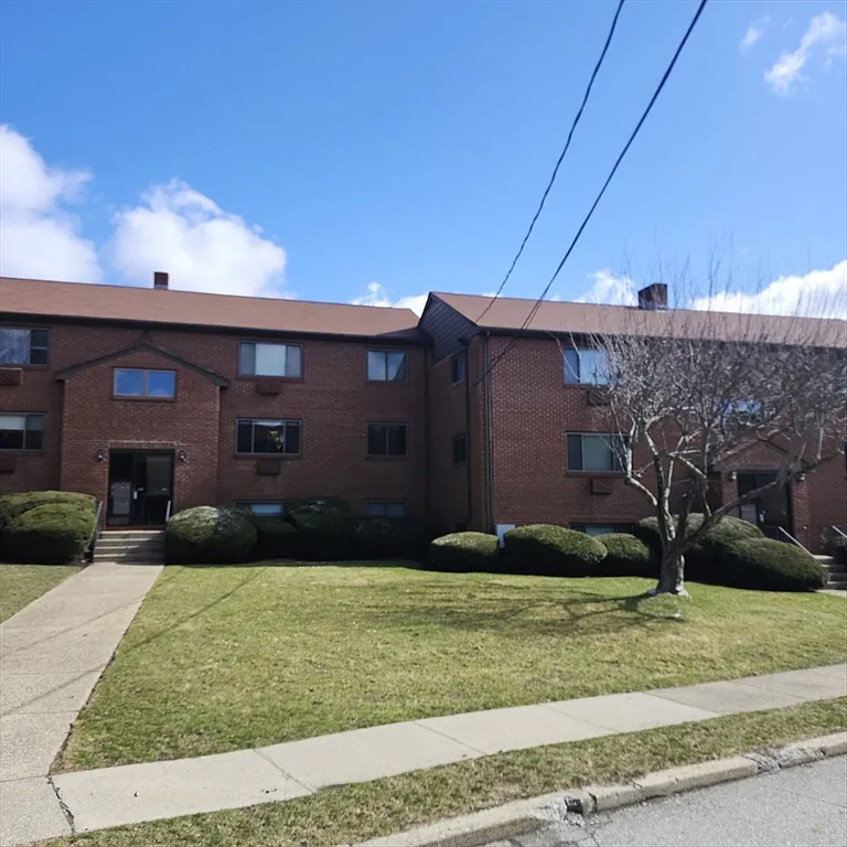 1 bed, 1.0 bath, 725 sqft, $2,400 — Photo 2