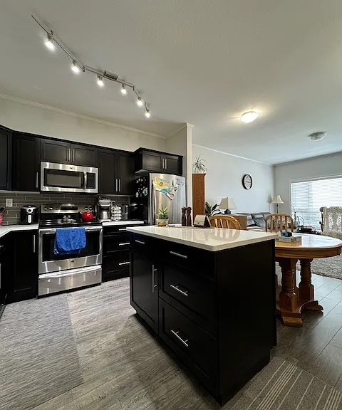 545 Hassard Close — Photo 18