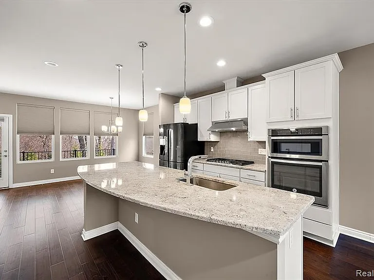 2877 Hartwick Dr — Photo 17