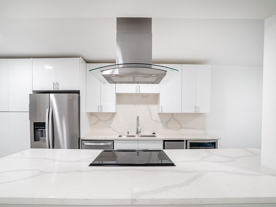 1st image of 3461 Waverly Dr #301