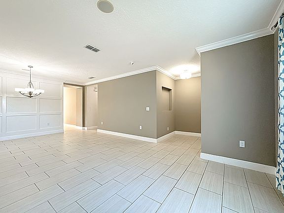 5th image of 4706 Seeley St #F/s