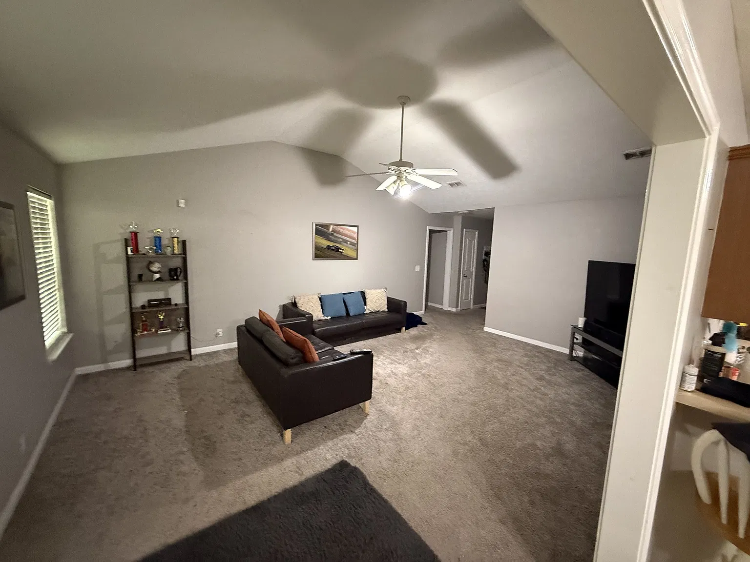 3 bed, 2.0 bath, 1361 sqft, $1,900 — Photo 3