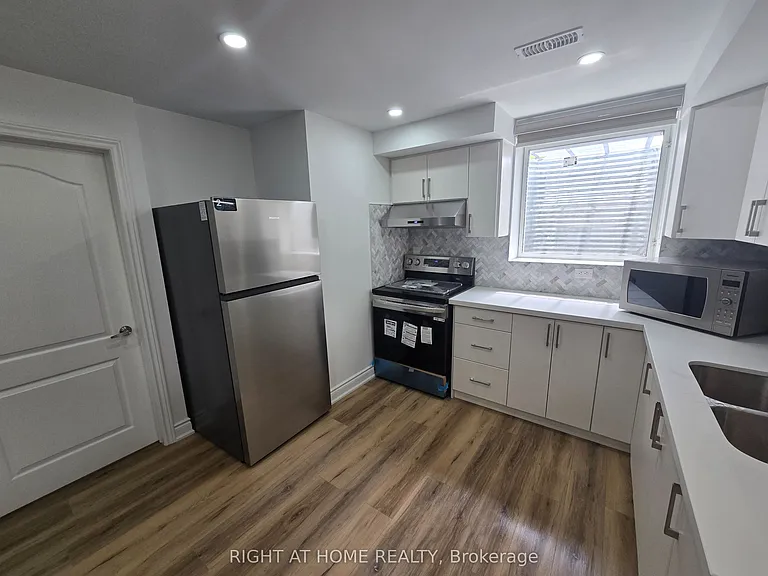 458 Bergamot Ave #BASEMENT — Photo 20